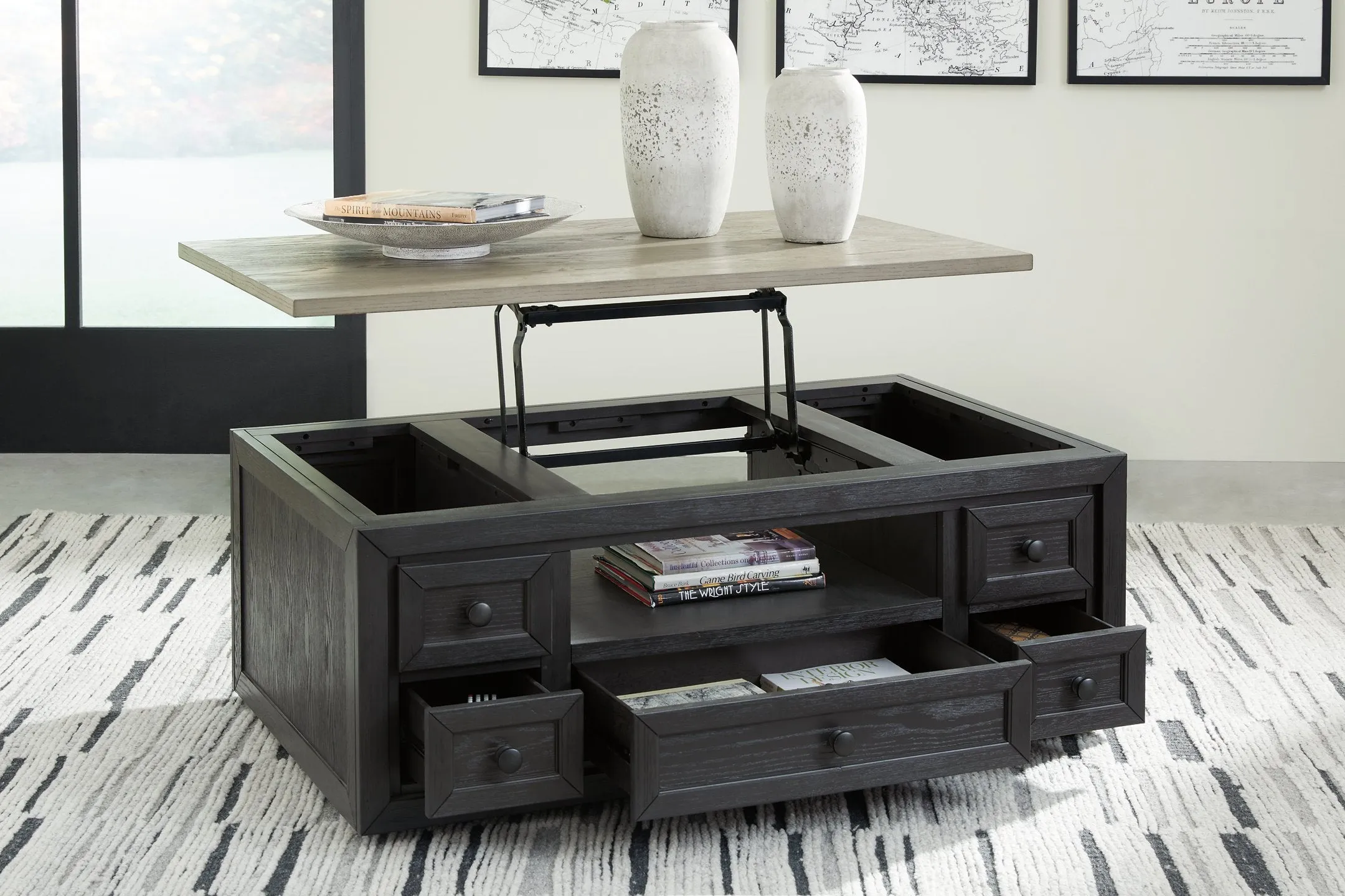 Foyland Lift-Top Coffee Table