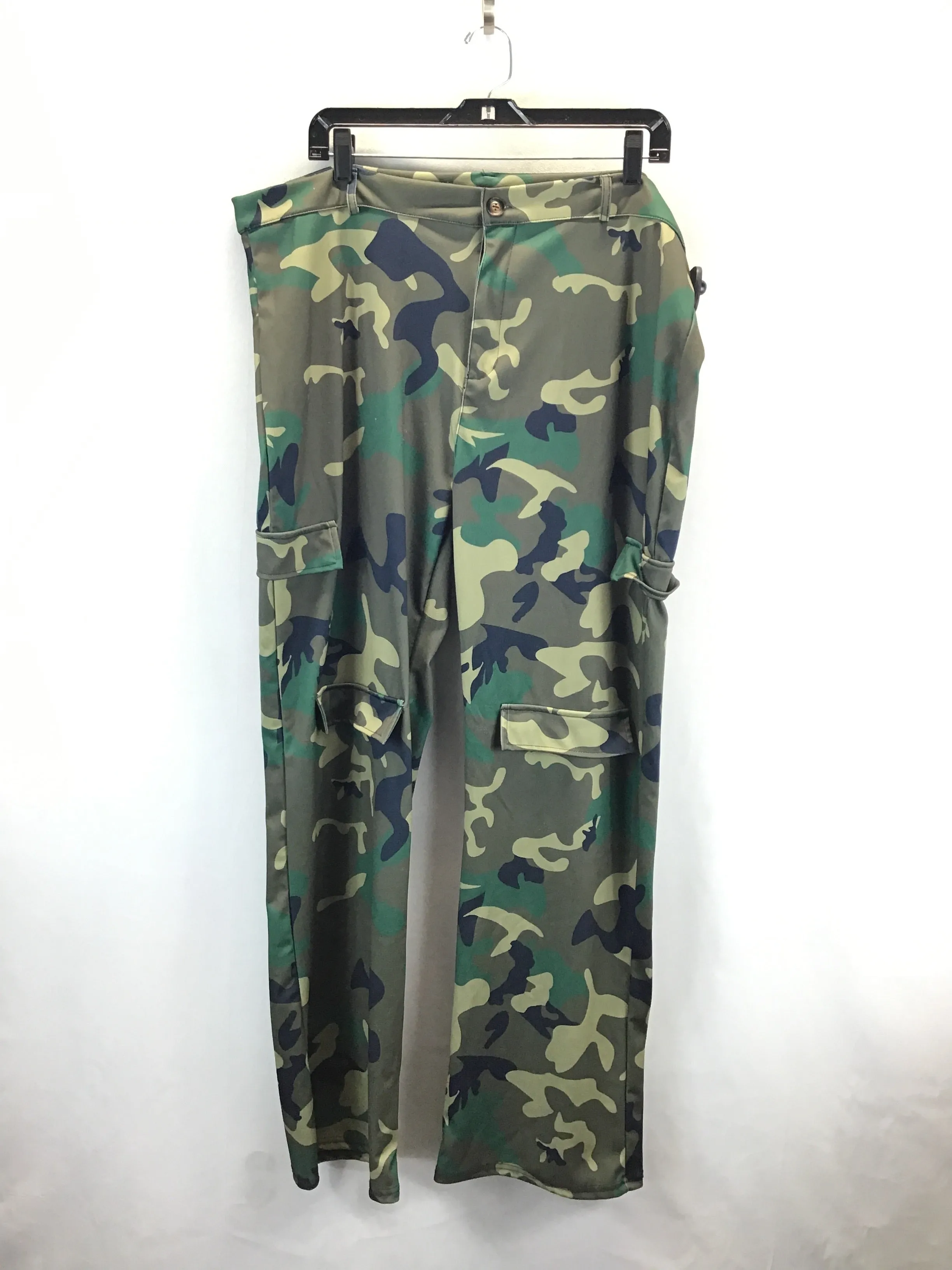 Pants Cargo & Utility By Clothes Mentor In Camouflage Print, Size: 1x